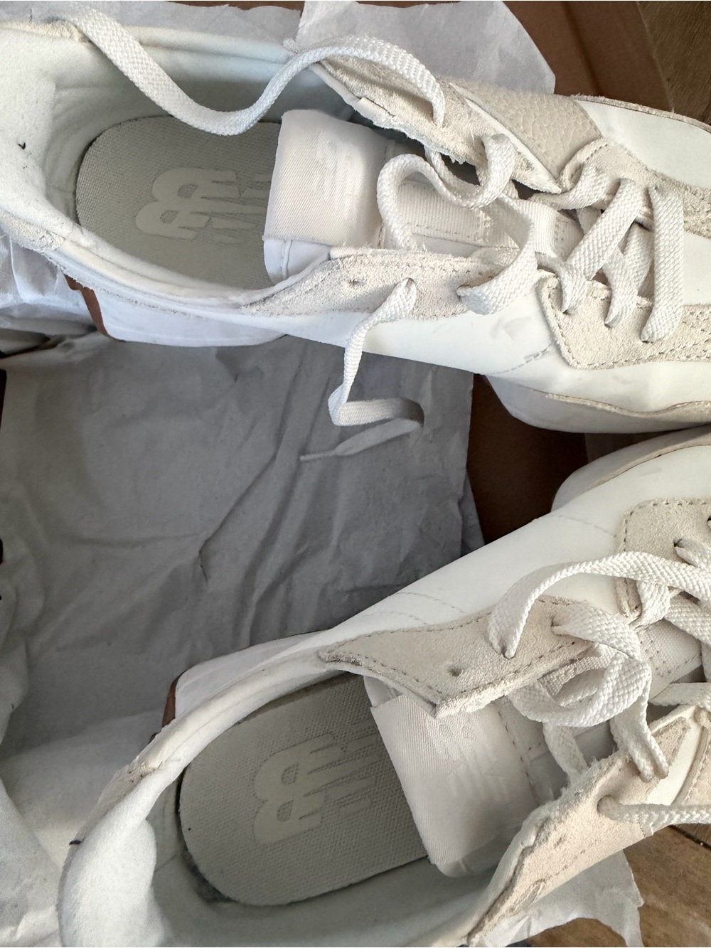 Wmns New Balance 327 size9 in beige & white - Picture 8 of 11